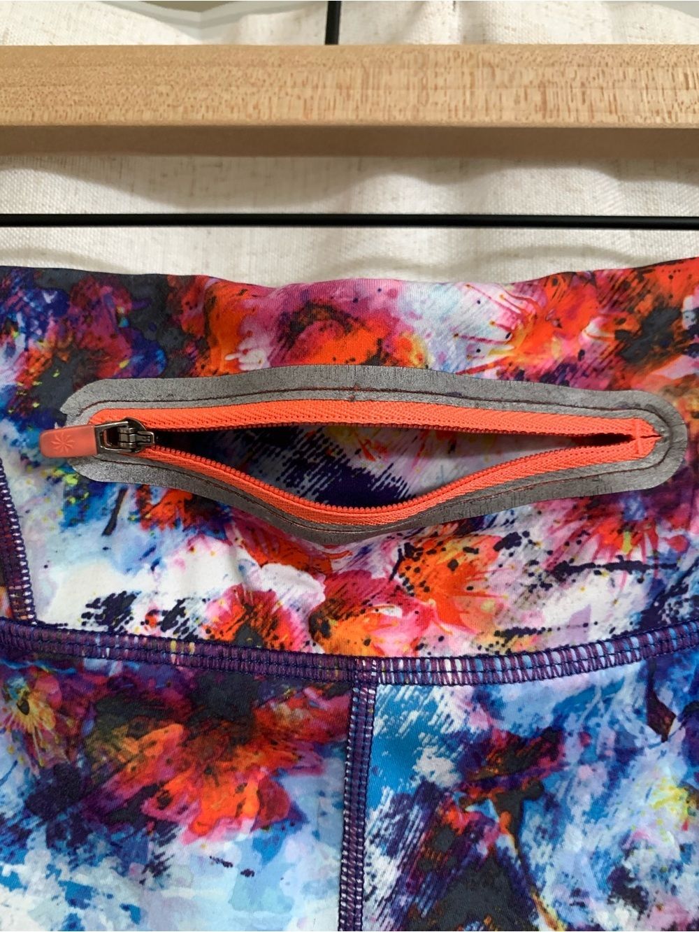 Athleta Hypersonic Sonar Ember Multicolor Vibrant Floral Abstract Leggings Small - Picture 8 of 8